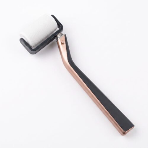 Luxury Electroplated Straight Handle Derma Roller, Reusable Soluble Microneedle Roller For Salon & Home Skin Care