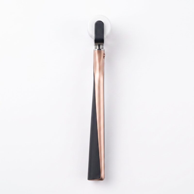 Luxury Electroplated Straight Handle Derma Roller, Reusable Soluble Microneedle Roller For Salon & Home Skin Care