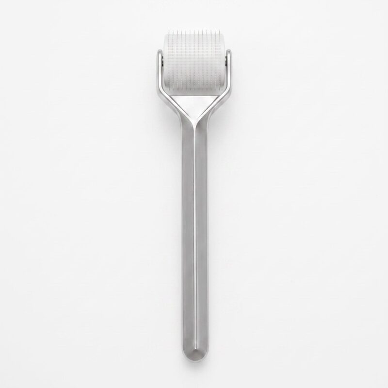 银色长条滚轮美容仪-俯视 Triangular Straight Handle Stainless Steel Derma Roller, Compatible With Multi-specification Beauty Microneedle Roller